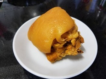 step19: 再煲多 1 小時後，將腩肉取出做另一個餸菜