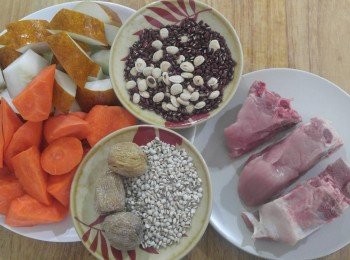 step1: 老黃瓜洗淨去核後, 連皮切件備用