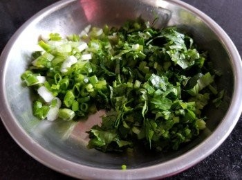 step10: 芫茜碎，蔥粒