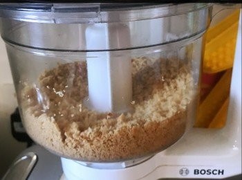 step14: 花生用廚師機幫手， 快捷妥當。