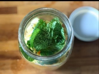 step3: 最入薄荷葉同水。