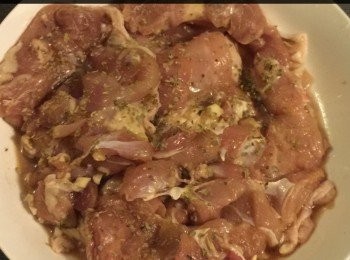 step1: 將<a href="https://bit.ly/3EZL8dD" target="_blank" data-keyword="雞胸" class="guide-link"><strong>雞胸</strong></a> <span style="display:inline-block;vertical-align:middle;margin-top:-3px;color:initial;border-radius:3px;padding:2px 3px;font-size:12px;line-height:14px;background:#87d300;color:#fff;">即買</span> 肉洗淨並將<span class="group_2">醃料</span>一起攪拌後醃20-30分鐘後備用。