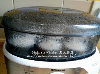 step12: 放入電蒸鍋內蓋上蓋蒸10分鐘