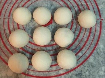 step13: 接著略微滾圓，依序排好；