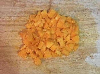 step16: 接著將芒果切成小丁；