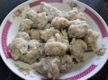 step8: 鯪魚肉，(已滾過湯)