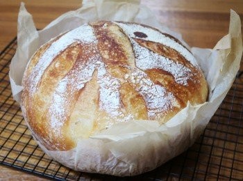 step9: 完成取出，置於網架上冷卻20分鐘即可切開享用