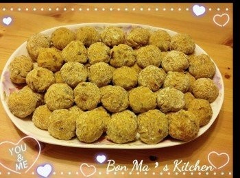 step9: 溫馨提示
我只用一塊燒賣皮包餡，一口糯米包。
若想糯米包大粒些，可將燒賣皮2塊重叠在一起再壓實，用麵棍壓闊(因兩塊皮厚度才足夠有粉壓闊)這樣才可以包入多些餡料。餘下的糯米包可放在冰箱儲存一至星期。