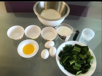 step1: 準備好所有材料。（班蘭可加可不加，原食譜材料是做原味的☺️)