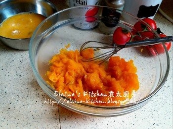 step9: 蒸好的南瓜盛起放入大碗內壓成蓉