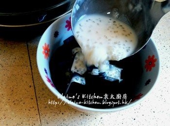 step21: 再倒去水份後放入碗內 , 淋上椰汁西米露即可