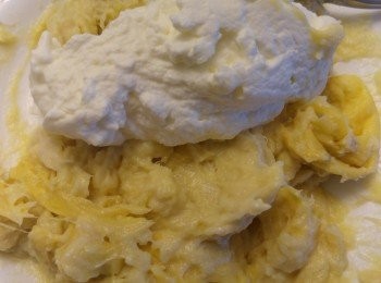 step12: 將一半<span class="group_2">忌廉</span>和榴槤混合, 再雪入雪柜備用。