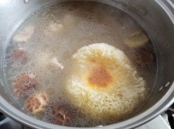 step13: 用約 3 公升水，將材料放入