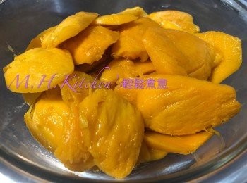 step16: 戴上手套把腰芒切件備用