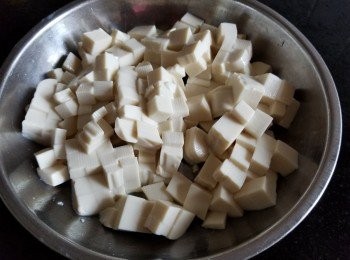 step6: 將豆腐切粒備用