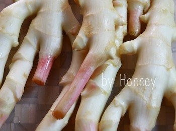 step1: 子薑洗淨後刮去皮, 切大件或切片