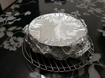 step9: 出爐後立即倒扣， 冷卻後脫模