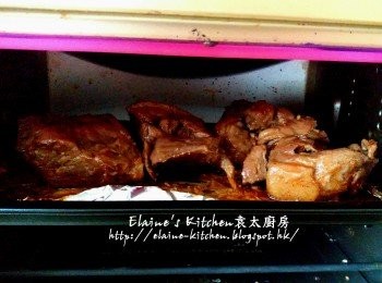 step12: 10分鐘後反轉梅頭肉 , 再掃上蜜糖 , 同樣放入焗爐繼續用150C焗10分鐘即可