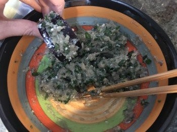 step5: 上生粉之後醃入魚肉。