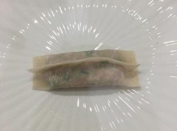 step6: 將皮上下的邊緣捏在一起，再將兩邊壓緊即可。