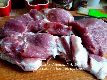 step1: 梅頭肉略為切件後放入大碗內