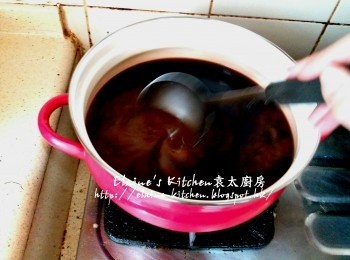 step11: 粉漿放回涼粉水中 , 拌勻用慢火慢慢煮至杰身