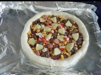 step8: 鋪滿餡料(o^^o)， 但我沒擠沙律醬