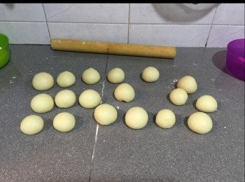 step2: 切件，排氣，搓圓

https://youtu.be/jHg_oplyr3w
影片再敎