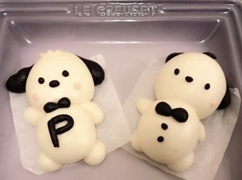 step4: 造型快完成時， 準備鍋中水溫至40度左右，以便造型完成後， 把蒸籠連蓋放上去，讓餘溫給已造型饅頭進行發酵20-30分鐘，發酵至兩倍大或體積由4cm發至6cm 左右(圓形造型）或按下去後，饅頭會慢速回彈，即發酵完畢， 可開中火蒸煮, 冬天發酵時間需要較長。