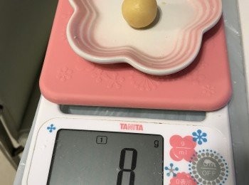 step5: 將粉團分割小量搓成圓形（每個約8g)