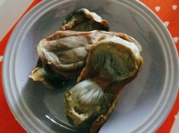 step2: 乾陳腎洗淨浸水30分鐘切成小塊。
以上材料凍水落，煲約2小時，最後加鹽調味，熄火即可。我用高速壓力煲煲20分鐘。