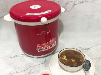 step7: 食前可加熱并將打散的蛋液倒進再用筷子攪成蛋花; 灑上麻油便完成