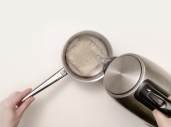 step1: 預先將米粉用溫水浸軟