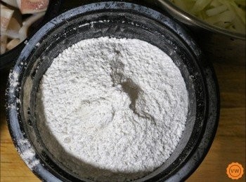 step2: 中筋及地瓜粉先混合均勻備用