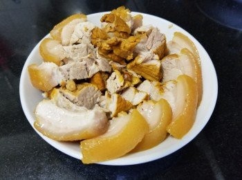 step2: 將腩肉切厚件