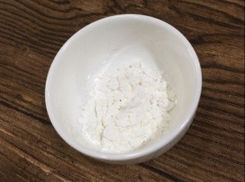 step1: 混合鷹粟粉和石膏粉，加入適量水攪勻成粉漿