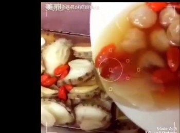 step3: 圓肉和杞子各小量，洗淨後用1碗滾水泡成茶，加入冰糖和雞粉攪勻，焗5分鐘，待涼。將杞子茶倒進鮑魚的瓶子，再加入小量香糟鹵。