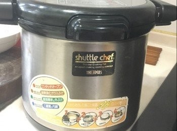 step3: 之後將真空煲之內膽鍋放入真空煲內焗2小時.