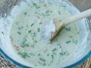 step2: 下餘下的材料和調味料，拌勻