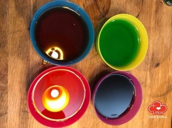 step2: 每碗倒入200ml 熱水，並拌勻至粉粒完全溶解