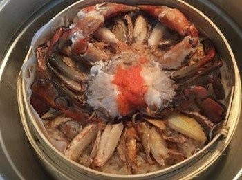 step15: 接著擺上螃蟹的身體和蟹螯；