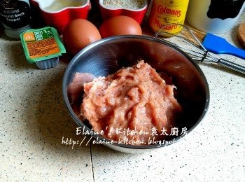 step4: 蓋上保鮮紙後放入冰箱冷藏1 1/2小時(不過最後袁太將雞肉冷藏左3小時)