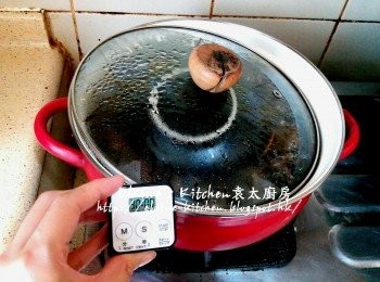 step3: 蓋上蓋轉慢火煮30分鐘