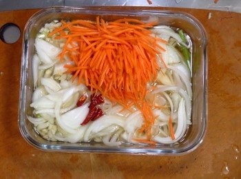 step8: 所有配料都放入已放涼的醬汁備用