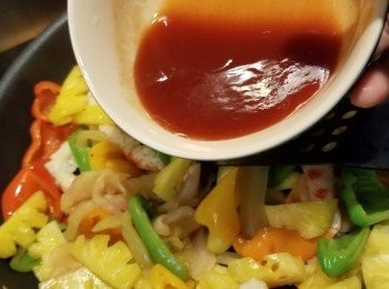 step8: 最後加入汁料炒勻即可