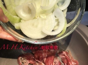 step7: 牛肉炒至半熟盛起備用