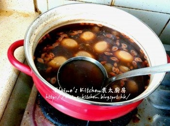 step8: 最後加入片糖及杞子拌勻 , 轉用中火煮至片糖完全溶掉後熄火焗20分鐘即可