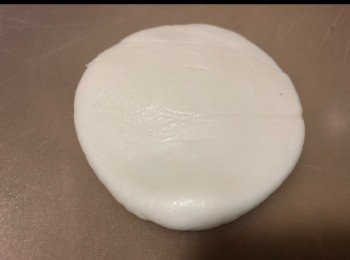 step2: 搓圓輕輕按平 可包入紅豆餡