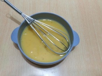 step4: 把雞蛋打發。