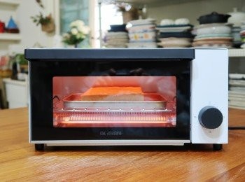 step4: 送入ONE amadana 經典復古烤箱
設定好烘烤時間約3~4分鐘，波蘿奶酥吐司即完成